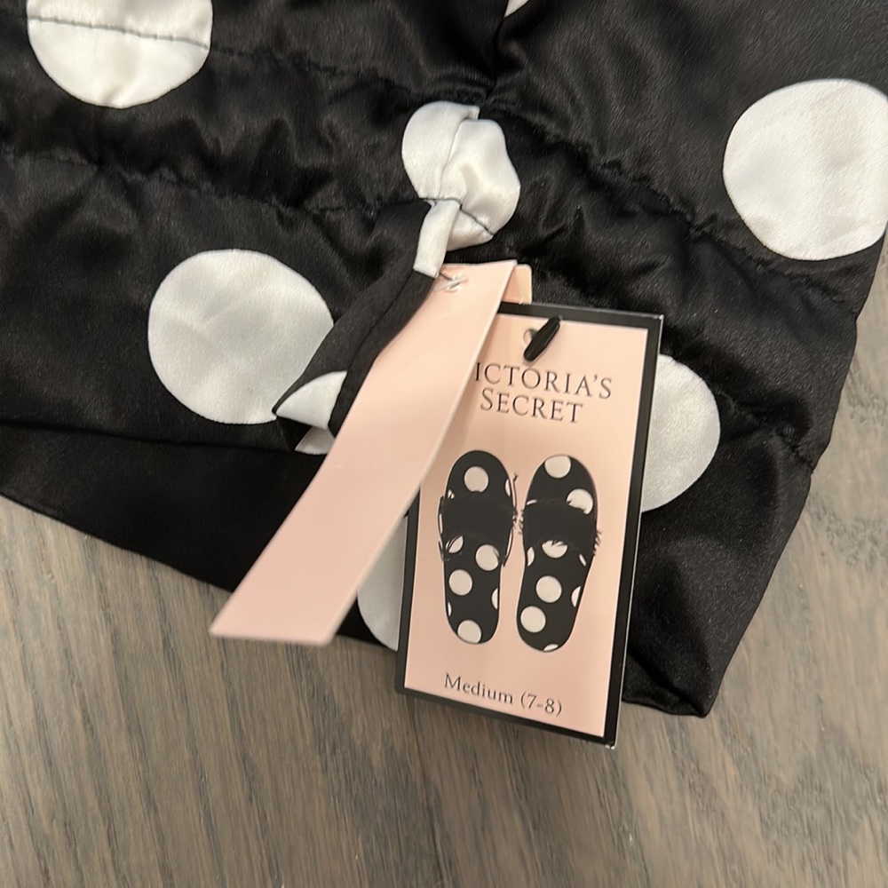 VS Slipper - Picture 5 of 5